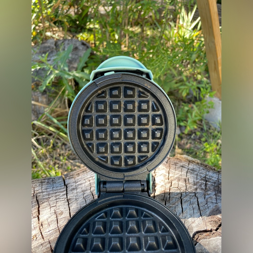 Mini Waffle Maker - Picture 3 of 9